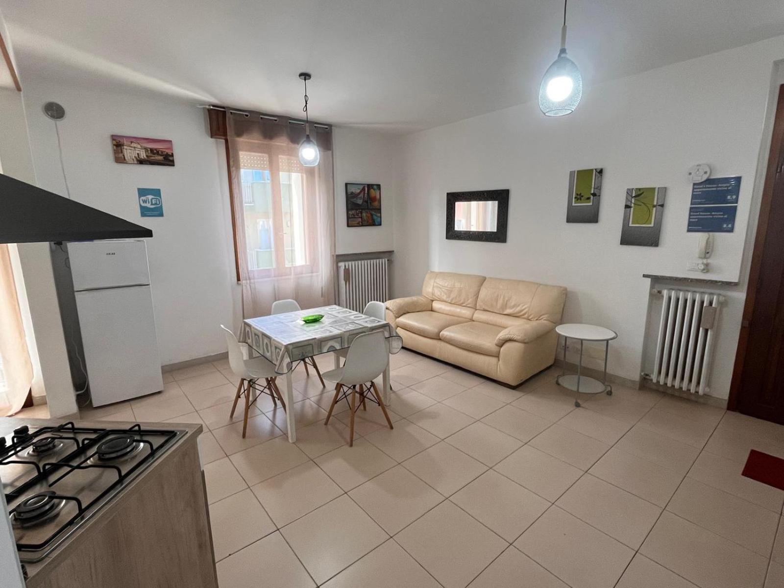 Good House- Ampio Appartamento Vicino Al Mare Rimini Extérieur photo